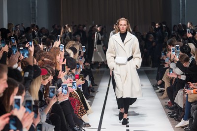 Sport Max, Winter 2017 Weisser Mantel mit Strickärmeln von Sport Max