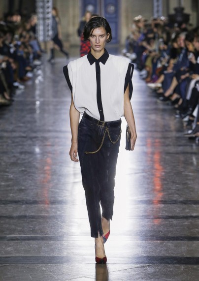 GIVENCHY Sommer 2018 Schmale schwarze Jeans. Oversized Oberteil. Givenchy Sommer 2018