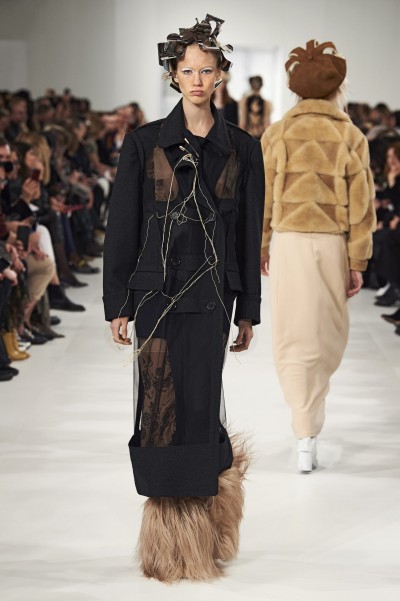 Foto: Maison Margiela Schwarzes transparentes Outfit von Maison Margiela.