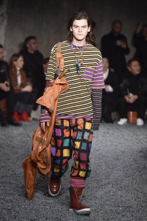 Marni Men, Winter 2018 Marni Men, Winter 2018. Model in Patchwork Look. Karos und Streifen in Kombination.