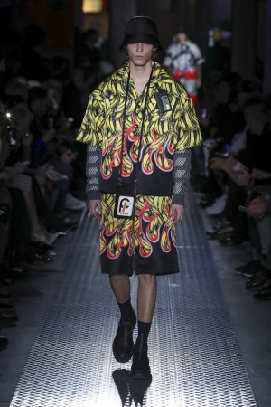 Parada Men Winter 2018 Prada Men Winter 2018 Model in bunten Outfit.