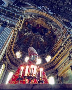 Kircheraum in Neapel