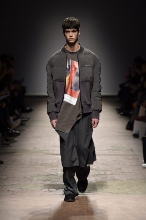 Bmuet(te), Mode aus Südkorea
Foto: Giovanni Giannoni Model Bmuet(te), Mode aus Südkorea. Pitti Uomo, Florenz