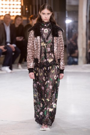 GIAMBATTISTA VALLI Herbst Winter 2018 Kleid mit Blumendruck. Blusonjacke. Mustermix.