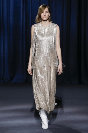 Givenchy Herbst Winter 2018 Glamouröses silbernes Kleid von Givenchy Herbst Winter 2018