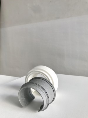 Armreifen: Sogand Nobahar Moderner Schmuck. Armreifen: Sogand Nobahar. Wearable Art Galerie Oona Berlin