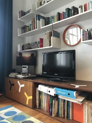 Sideboard mit Fernseher, Bücherregal