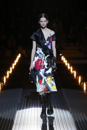 PRADA Herbst/Winter 19/20 PRADA Herbst/Winter 19/20 Kleid mit großem Blumendruck