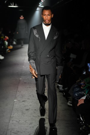 Foto: Christian Dada F/W 19 Dunkel Anzug von Christian Dada