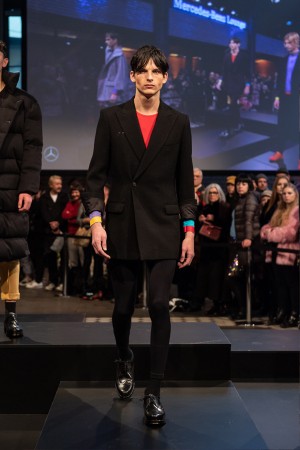 Foto: Ivanman F/W 2019 Dunkler Anzug von Ivanman