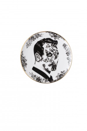 Foto Rosental. Serie Cilla Marea Rosental Teller aus der Serie Villa Marta mit Tatoo Motiv