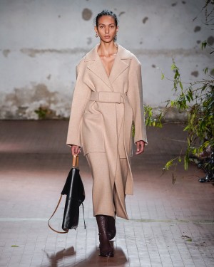 Jil Sander Herbst/Winter 2019 Cremefarbener langer Mante