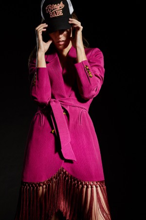 BLAZÉ MILANO
Foto: Suffo Moncloa Pinkfarbens Sakkokleid mit Fransen von BLAZÉ MILANO