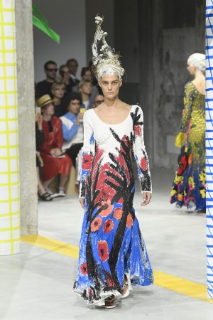 Marni Sommer 2020 Blaues Kleid mit wilder Malerei von Marni Sommer 2020