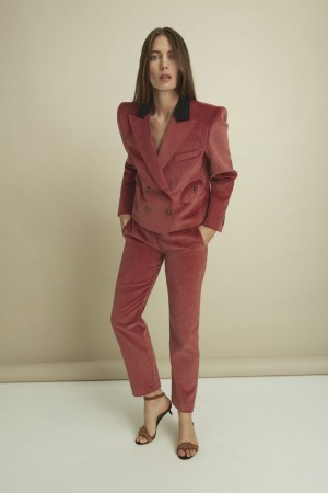 BLAZÉ MILANO Winter 2020/21 Lachsfarbener Anzug von BLAZÉ MILANO Winter 2020/21 mit breiten Schultern