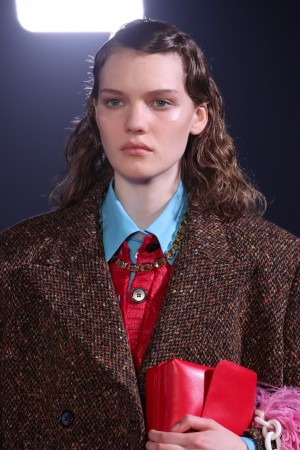 MSGM Winter 2020/21 Look von MSGM Winter 2020/21 Wollmantel mit Bluse.