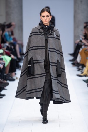 Gestreiftes Cape von Max Mara Winter 2020/21