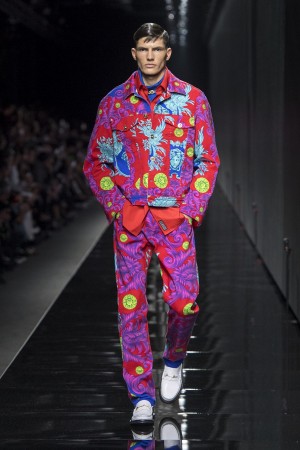 Versace Men Winter 2020/21 Versace Look psychedelisch bunt Winter 2020/21