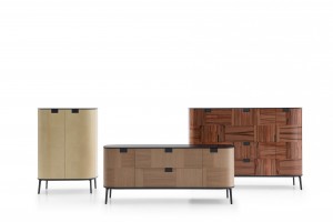 Nostalgisch geschwungen: Die Kommoden von B&B Italia aus der Maxalto Kollektion.
Design: Antonio Citterio 2019 Nostalgisch geschwungen: Die Kommoden von B&B Italia aus der Maxalto Kollektion. Design: Antonio Citterio 2019