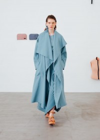Fließende Silhouette, Issey Miyake F/S 21