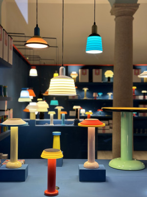 Tischleuchten oder leuchtende Kleinkunst.
Foto: Nikolas Feireiss